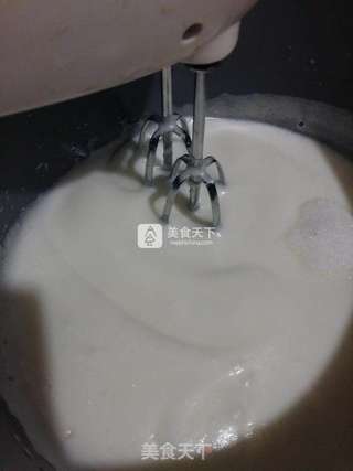 原味戚风蛋糕的做法步骤:10