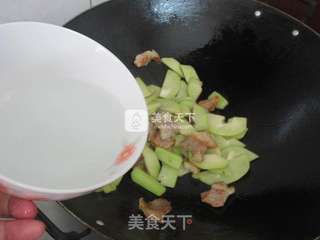 佛手瓜炒五花肉的做法步骤：7
