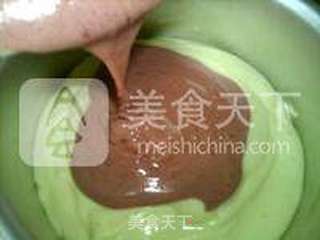 红曲大理石戚风蛋糕的做法步骤:17