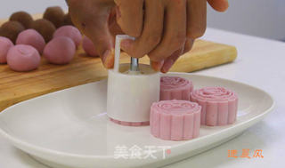 板栗蓉冰皮月饼的做法步骤:9