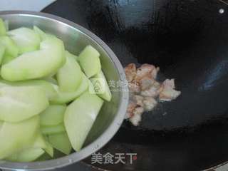 佛手瓜炒五花肉的做法步骤：6