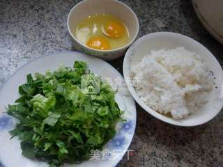 油麦菜鸡蛋炒饭的做法步骤：1