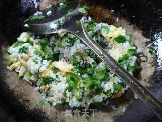 油麦菜鸡蛋炒饭的做法步骤:5