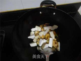 杏鲍菇烧鸡翅根的做法步骤:3