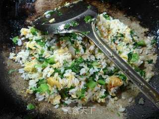 油麦菜鸡蛋炒饭的做法步骤:8
