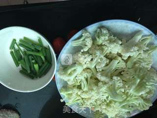 酸辣干锅菜花的做法步骤:2