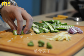 【逆袭的秋葵】,蒸着吃更健康!的做法步骤:2
