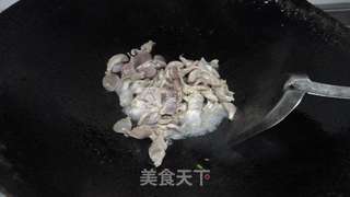 爆鸡胗的做法步骤：2