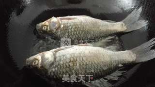 秘制醋炖鲫鱼的做法步骤:4