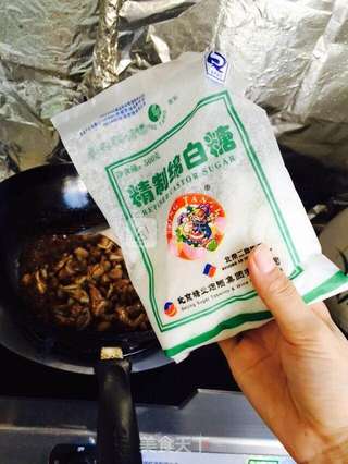 猪脆骨炒香芹的做法步骤：10