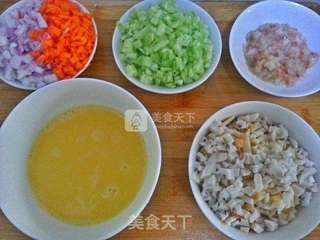 省心的美味蛋包饭的做法步骤:2