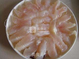 蒜蓉粉丝蒸龙利鱼的做法步骤:8