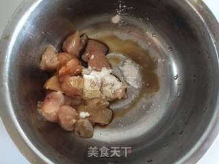 秋葵炒鸡丁的做法步骤:3