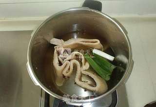 香辣牛肚砂锅的做法步骤:2
