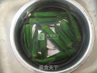 秋葵炒鸡丁的做法步骤:5