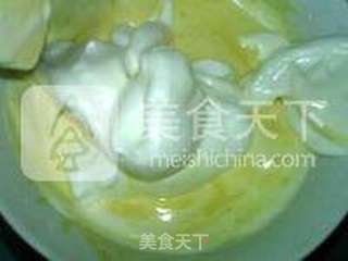 芝麻蜂糖戚风蛋糕的做法步骤:12