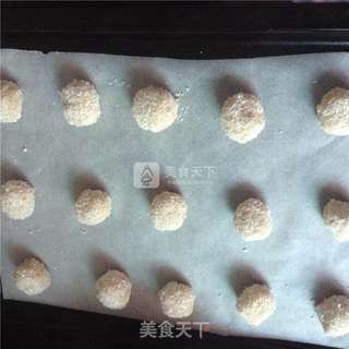 蛋白椰蓉球的做法步骤:7