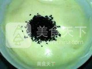 芝麻蜂糖戚风蛋糕的做法步骤:14