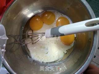紫薯戚风蛋糕(六寸心形)的做法步骤:4