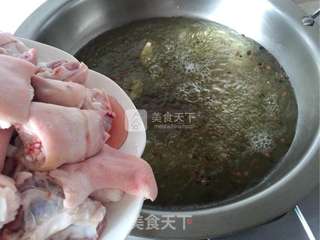 【冰糖猪蹄】的做法步骤:2