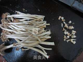 茶树菇猪瘦肉汤的做法步骤:3