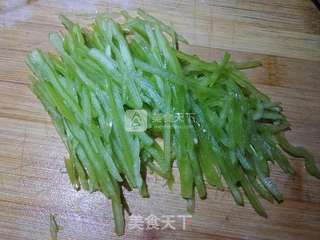 青椒土豆丝的做法步骤:2