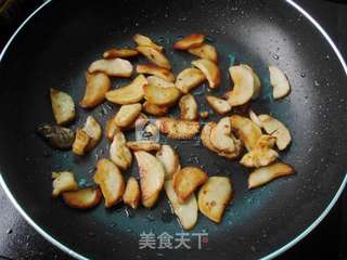 培根杂蔬炒乌冬面的做法步骤:6