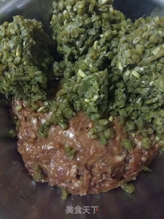 猪肉豇豆馅水饺的做法步骤:5