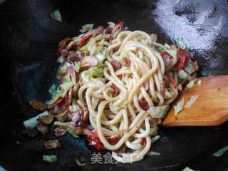 培根杂蔬炒乌冬面的做法步骤:9