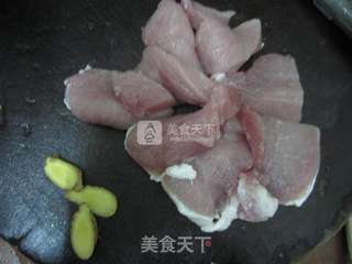 茶树菇猪瘦肉汤的做法步骤:2