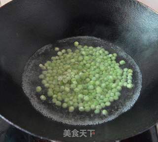 肠仔炒豌豆的做法步骤:2