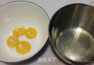 电饭煲版戚风蛋糕的做法步骤:2