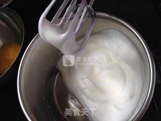 蓝带学院 戚风蛋糕 6-7寸的做法步骤:2