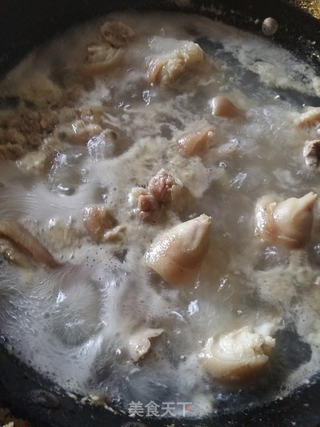 黄豆猪蹄煲的做法步骤:2