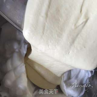 千叶纹戚风卷的做法步骤:15