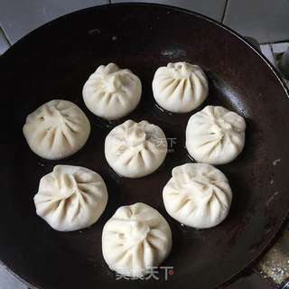 生煎小笼包的做法步骤:6