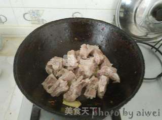 土豆炖排骨的做法步骤:4