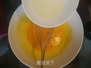 长颈鹿戚风蛋糕卷的做法步骤:5