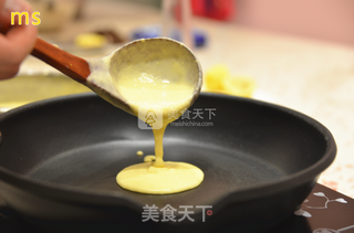 家里没有烤箱也可以做出颜值爆表的【柠香 Pancake！】的做法步骤：5