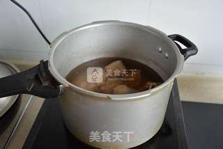 莲藕玉米排骨汤的做法步骤:4