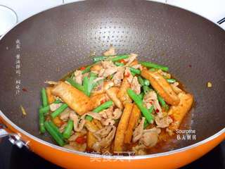 下饭开胃菜,豆腐焖豆角的做法步骤:5