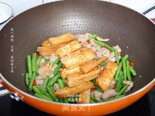下饭开胃菜,豆腐焖豆角的做法步骤:4