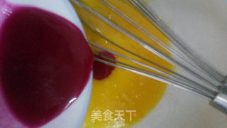 火龙果戚风蛋糕的做法步骤:6