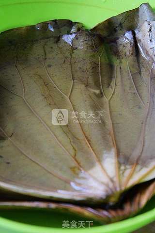 让排骨变得清爽滑嫩【荷叶蒸排骨】的做法步骤:2