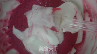 火龙果戚风蛋糕的做法步骤:10