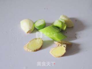 红烧鲳鱼的做法步骤:3
