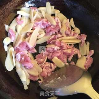 嫩姜炒肉的做法步骤:4