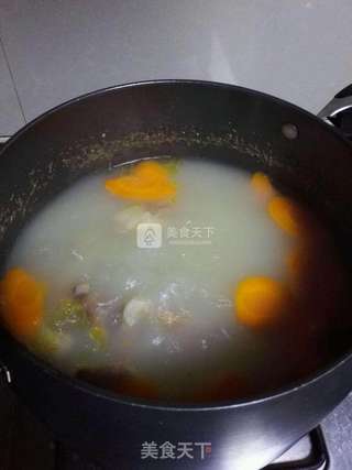 奶白煲猪骨的做法步骤:4