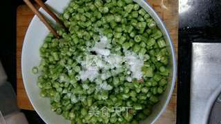 美味酸豆角的做法步骤：2