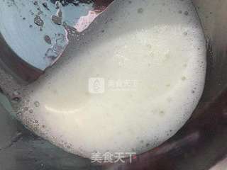蓝莓戚风蛋糕卷的做法步骤:7